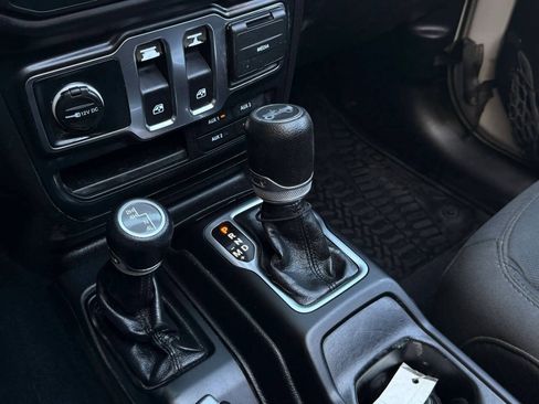 Used 2019 Jeep Wrangler Sport AWD/4WD image 15