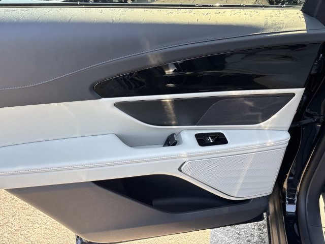 New 2026 Lincoln Nautilus Premier AWD/4WD image 17