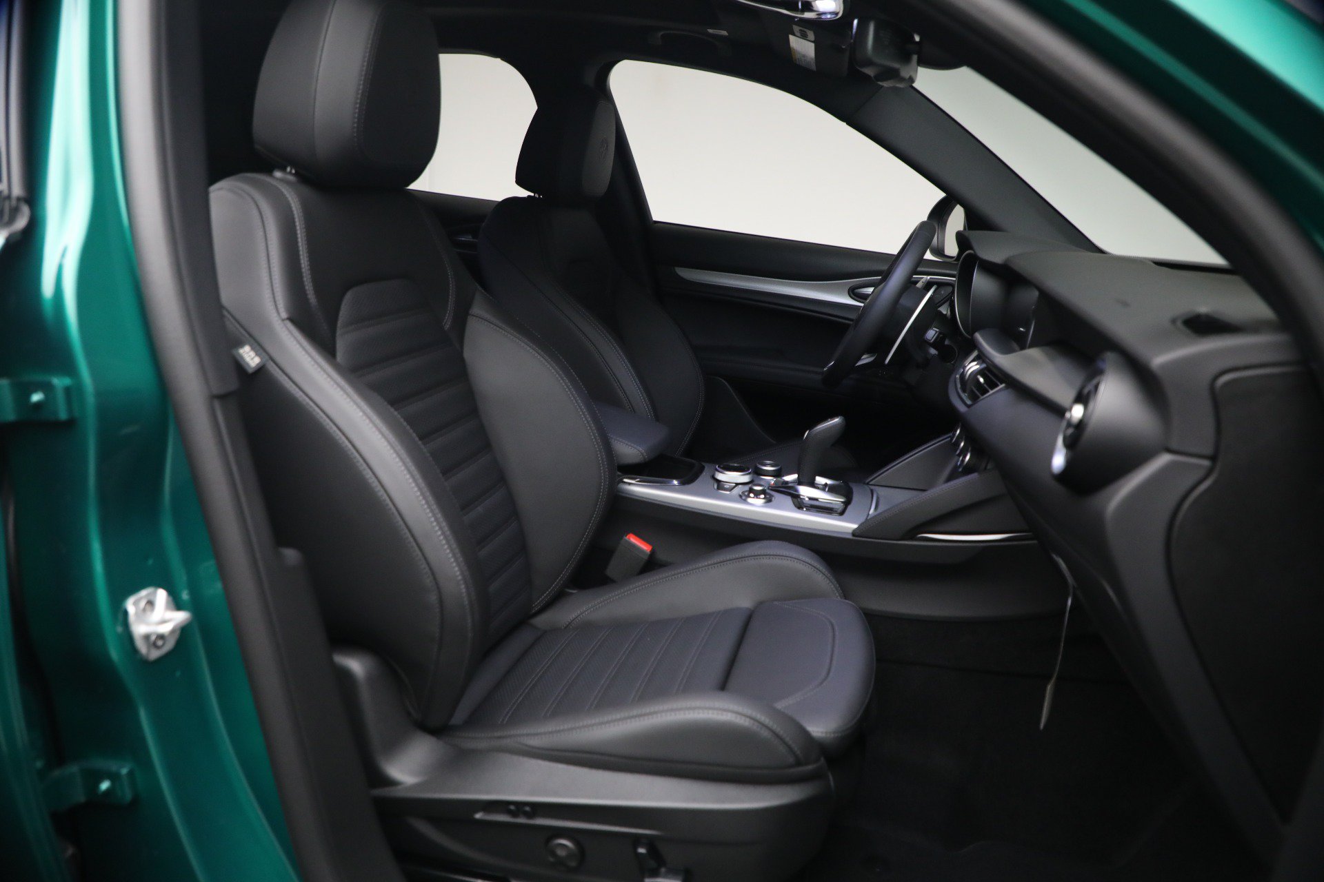 New 2026 Alfa Romeo Stelvio Sprint AWD/4WD image 13