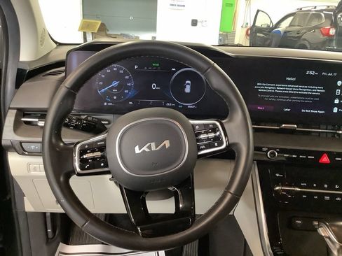 Certified 2023 Kia Carnival SX FWD image 13