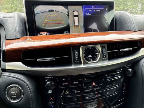 Used 2017 Lexus LX 570 4WD w/ Luxury Package image 24