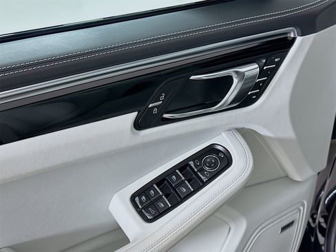 Used 2024 Porsche Macan S image 19
