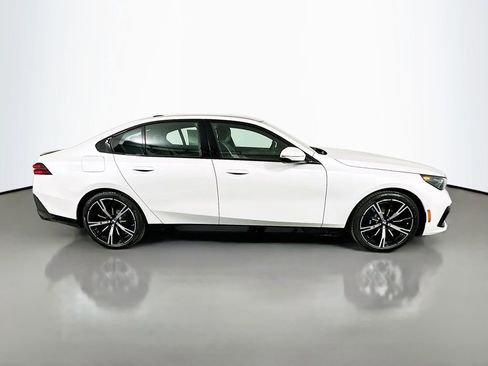 New 2027 BMW 550e xDrive w/ Premium Package AWD/4WD image 4
