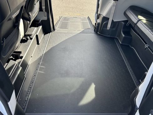 Used 2024 Chrysler Pacifica Touring-L image 24