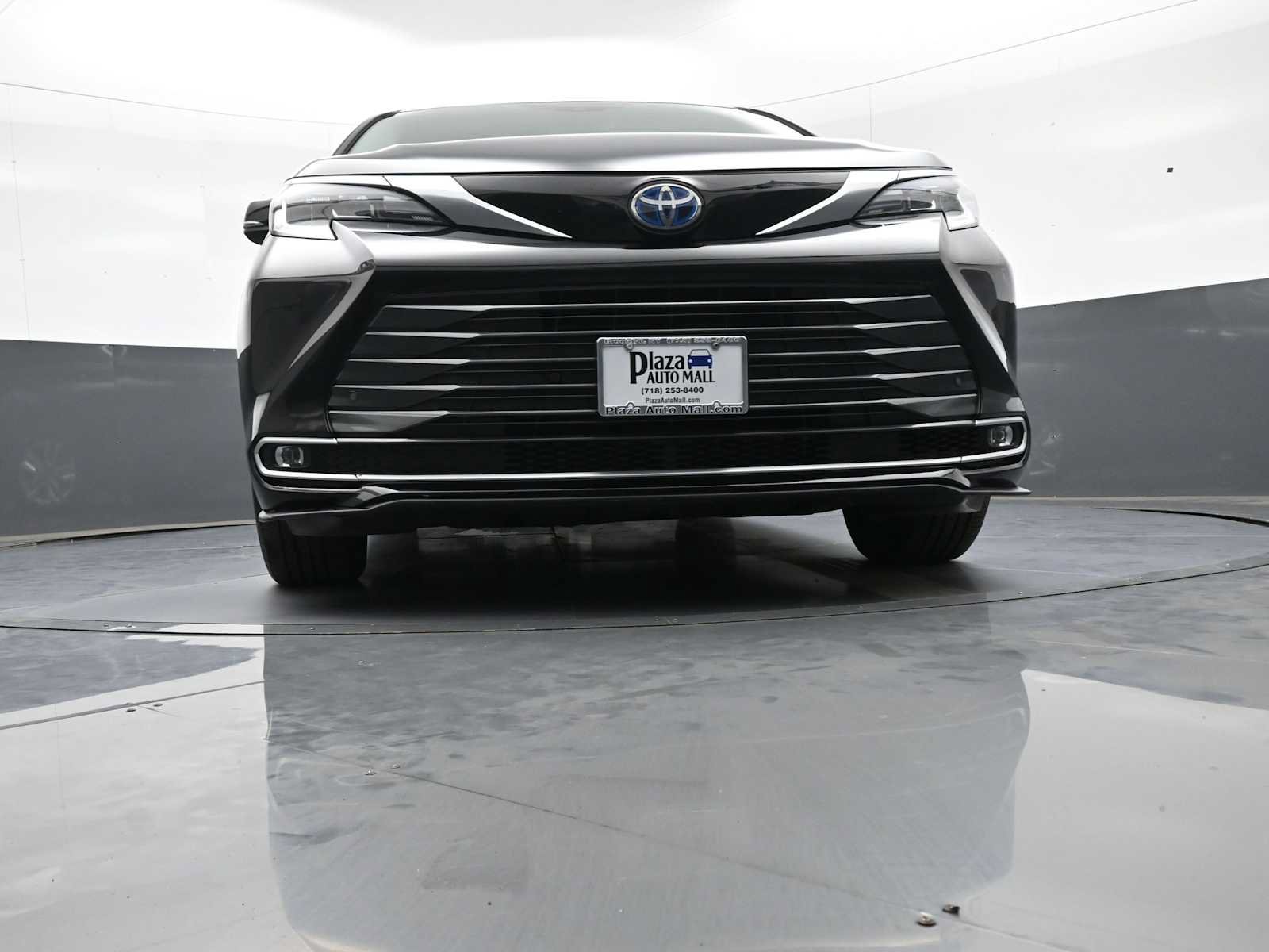 Used 2024 Toyota Sienna Limited AWD/4WD image 29