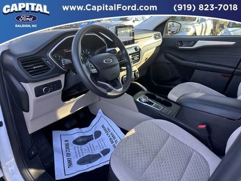 Used 2022 Ford Escape SE image 18