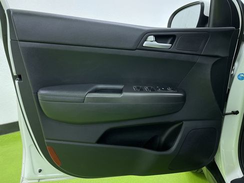 Used 2021 Kia Sportage LX image 16