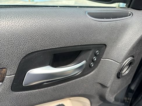 Used 2017 Chrysler 300 C w/ Safetytec Plus Group AWD/4WD image 17