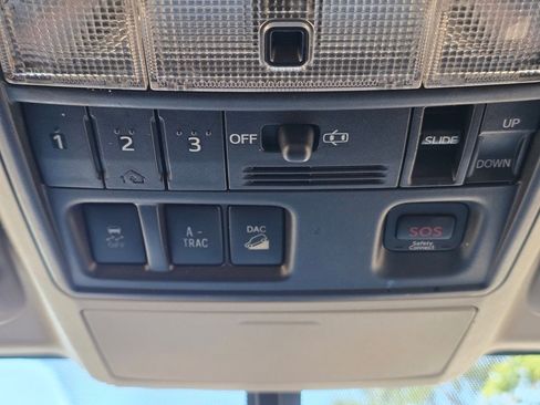 Used 2013 Toyota 4Runner Limited image 18