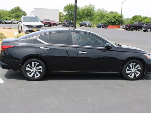 Used 2019 Nissan Altima 2.5 S FWD image 9