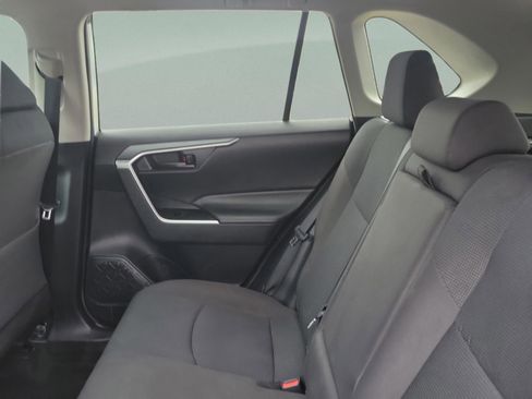 Used 2020 Toyota RAV4 LE image 8