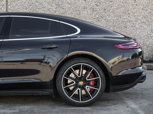 Used 2018 Porsche Panamera Turbo image 16