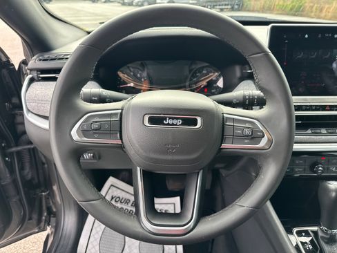 Used 2024 Jeep Compass Latitude image 23
