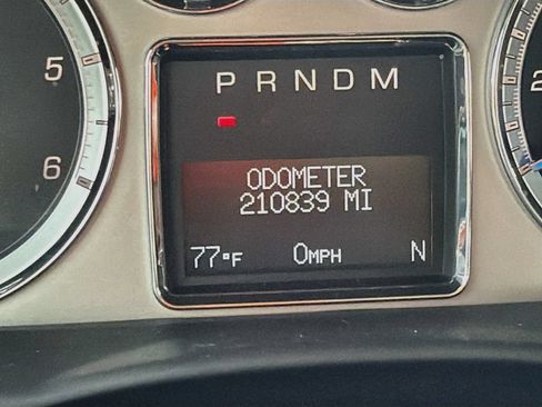 Used 2011 Cadillac Escalade ESV Premium RWD image 13