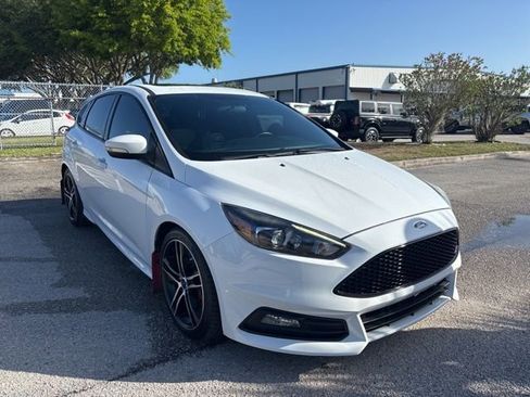 Used 2018 Ford Focus ST w/ Equipment Group 402A image 3