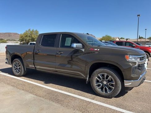 Used 2024 Chevrolet Silverado 1500 LT w/ Z71 Off-Road Package AWD/4WD image 3