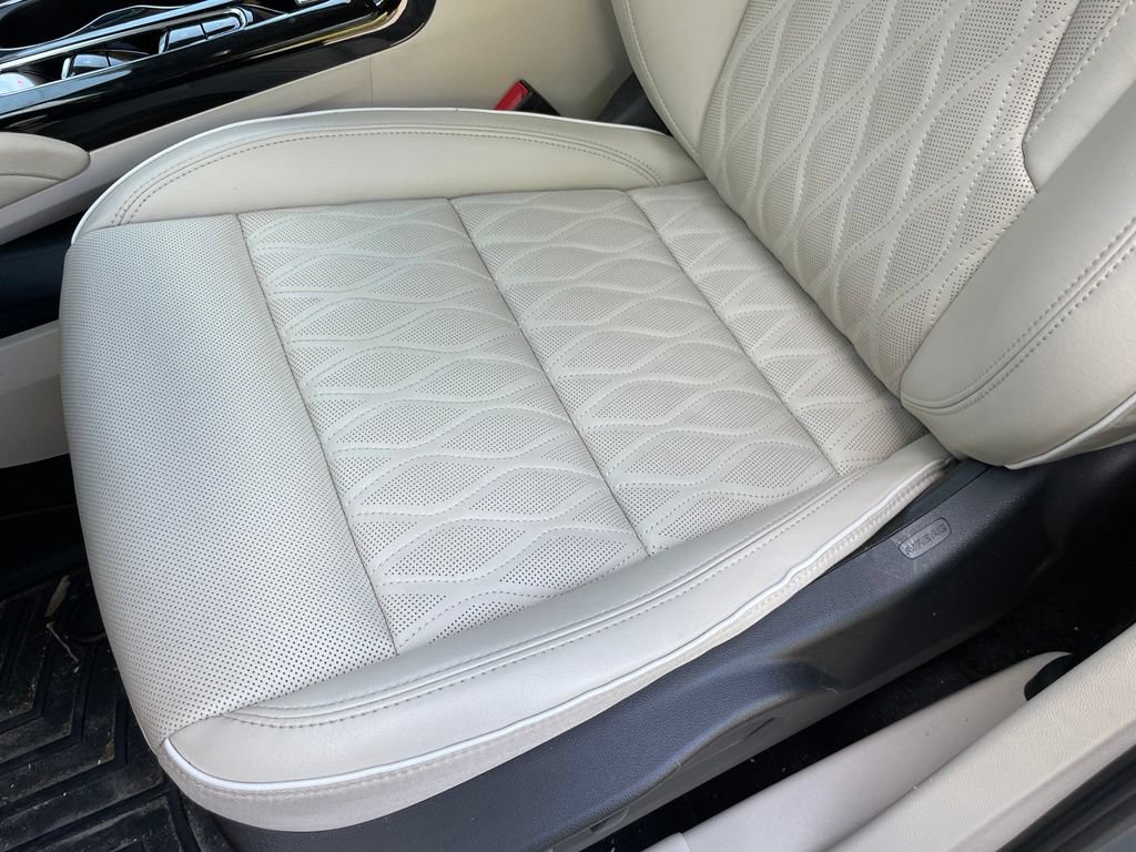 Used 2023 Buick Envision Avenir FWD image 25