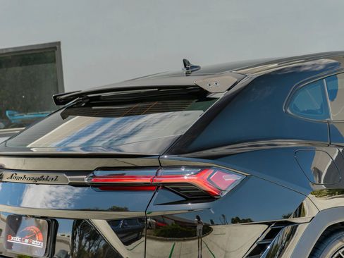 Used 2024 Lamborghini Urus Performante AWD/4WD image 42