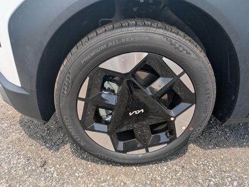 New 2027 Kia Seltos S FWD image 11