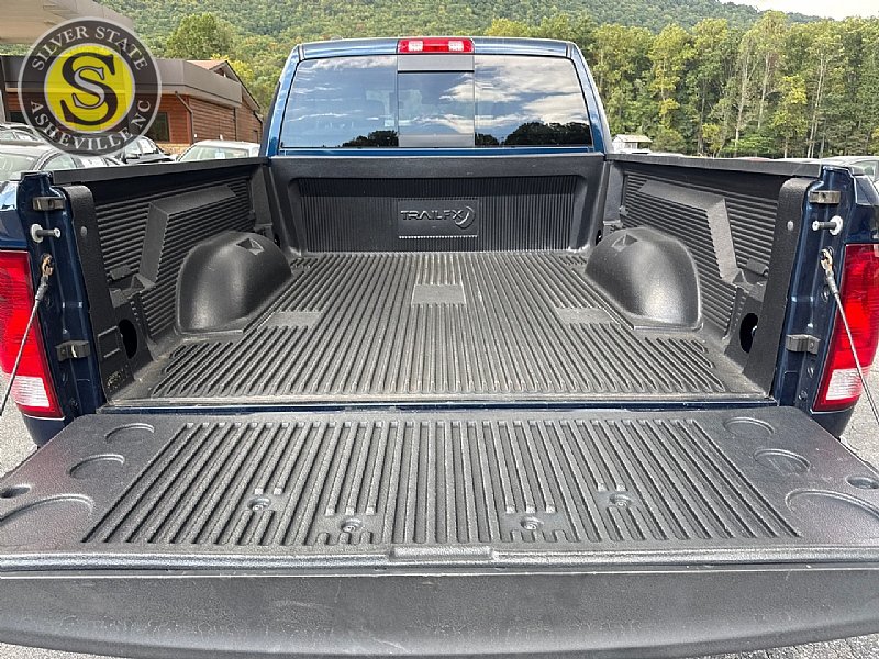 Used 2020 RAM 1500 Classic SLT AWD/4WD image 18
