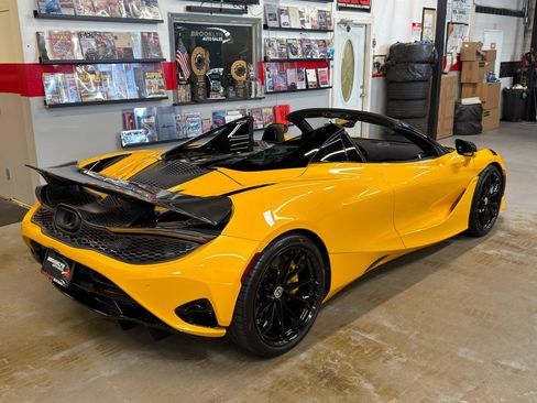 Used 2024 McLaren 750S Spider RWD image 5