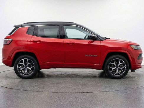 Used 2025 Jeep Compass Limited AWD/4WD image 11