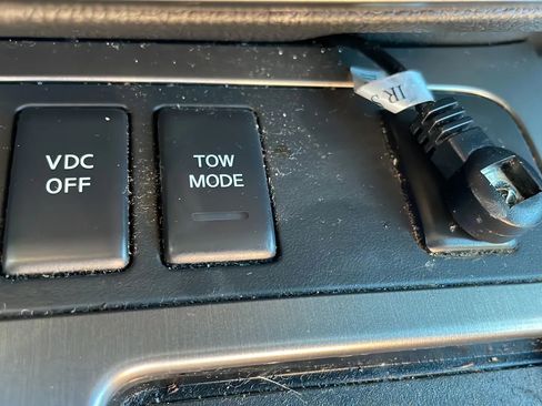 Used 2011 Nissan Armada SL image 39