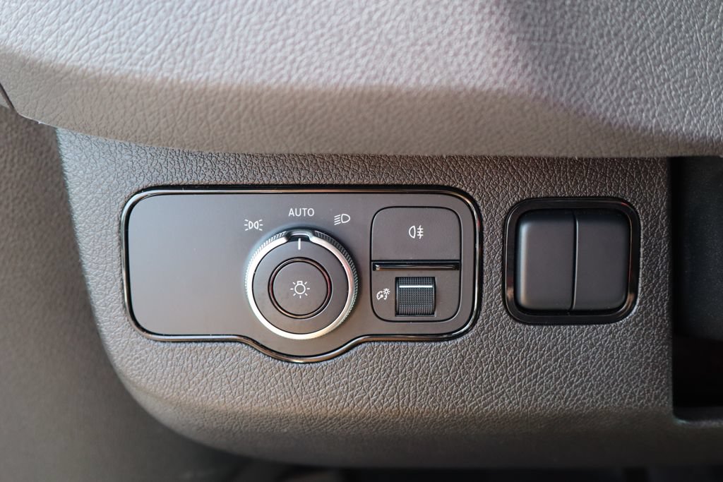 Used 2025 Mercedes-Benz Sprinter 2500 image 31