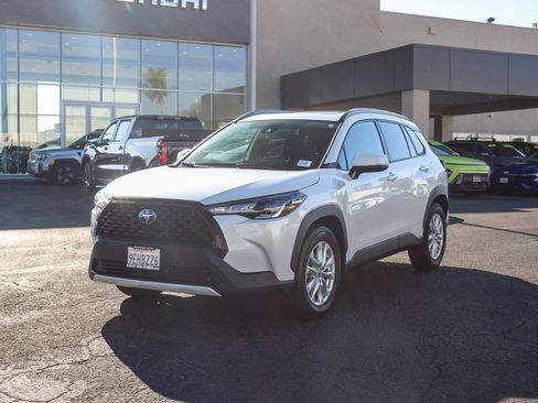 Used 2022 Toyota Corolla Cross LE image 3