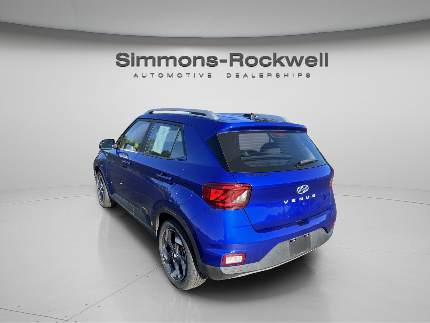 Used 2025 Hyundai Venue SEL FWD image 3
