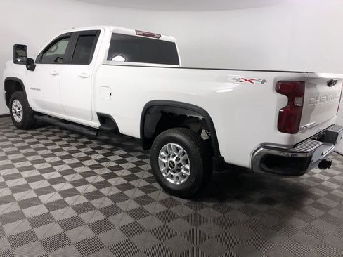 Used 2024 Chevrolet Silverado 2500 LT AWD/4WD image 43