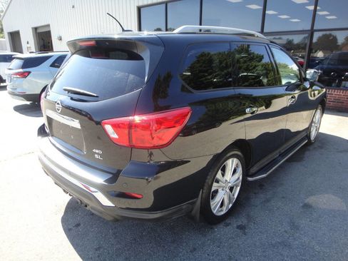 Used 2018 Nissan Pathfinder SL w/ SL Premium Package image 4