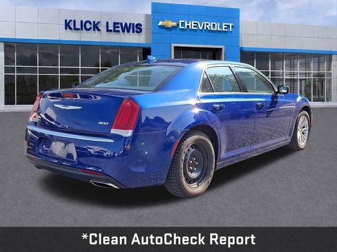 Used 2021 Chrysler 300 Touring w/ Driver Convenience Group RWD image 8