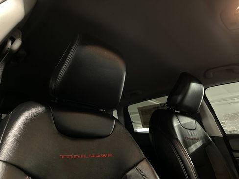 Used 2022 Jeep Compass Trailhawk w/ Trailhawk Convenience Group image 16