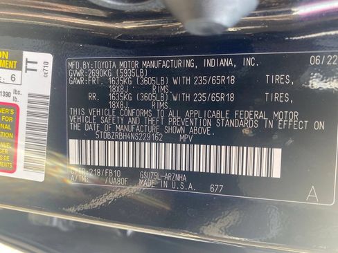 Used 2022 Toyota Highlander LE AWD/4WD image 23