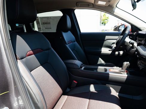 New 2025 Nissan Kicks SR image 24