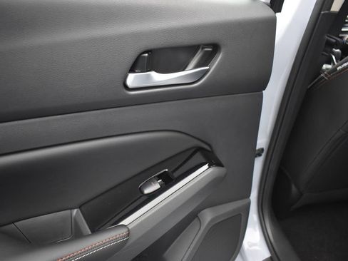 New 2025 Nissan Altima 2.5 SR image 15