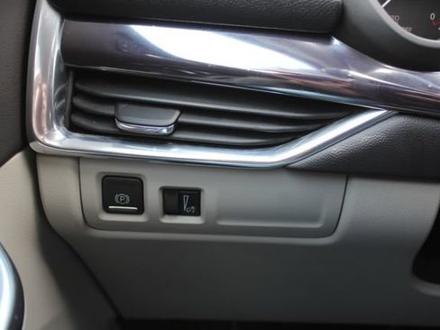 Used 2021 Cadillac XT4 Luxury w/ Cold Weather Package FWD image 24