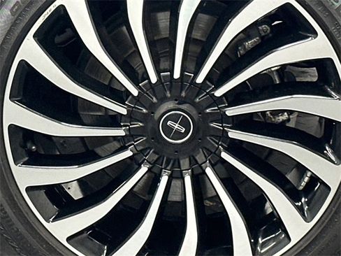 Used 2022 Lincoln Nautilus Black Label image 5