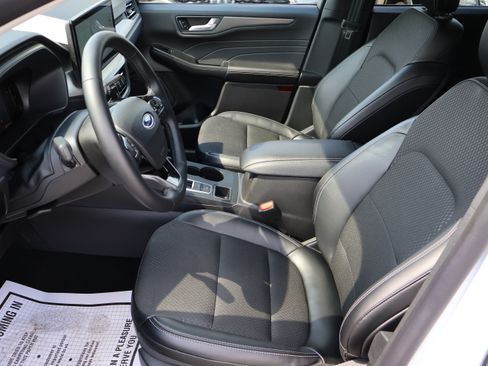 Used 2025 Ford Escape SE FWD image 24