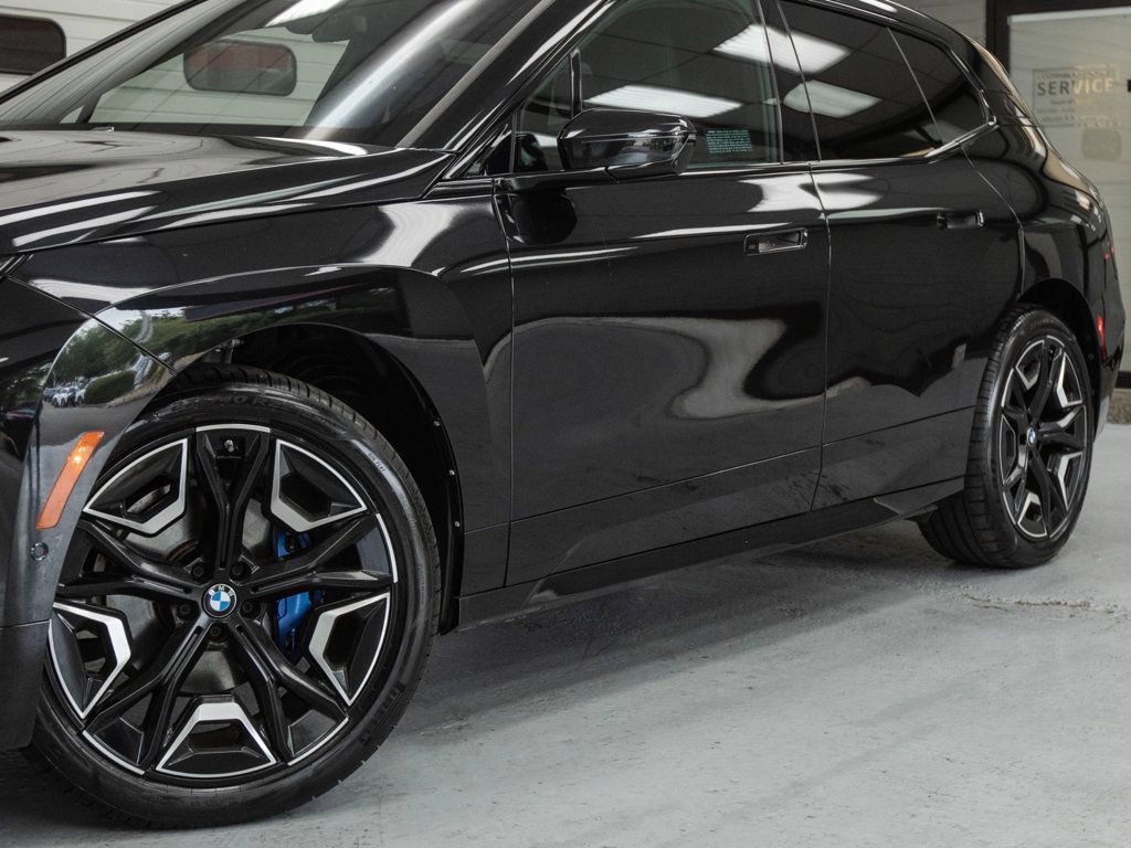 Used 2024 BMW iX xDrive50 w/ Premium Package AWD/4WD image 12