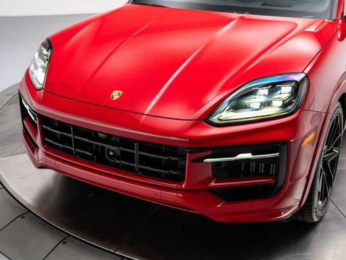 Used 2025 Porsche Cayenne GTS AWD/4WD image 9