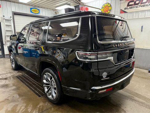 Used 2022 Jeep Grand Wagoneer Series III w/ Rear Seat Video Group 1 image 8