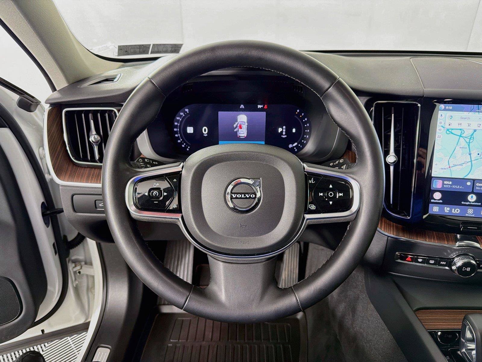Used 2024 Volvo XC60 B5 Plus w/ Climate Package AWD/4WD image 3