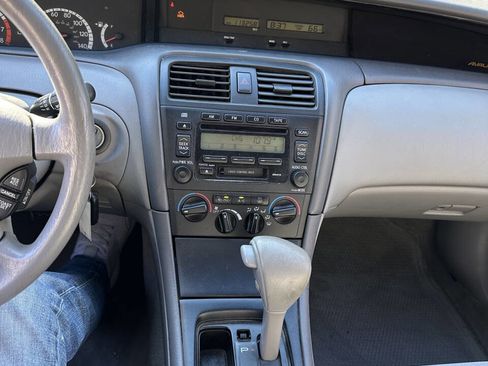 Used 2000 Toyota Avalon XL image 12