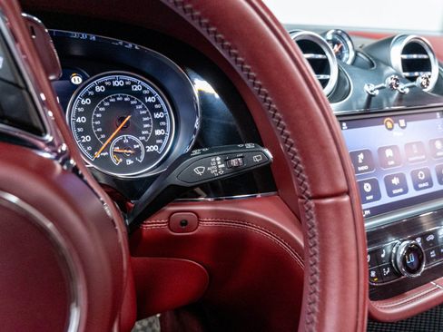 Used 2020 Bentley Bentayga AWD/4WD image 72