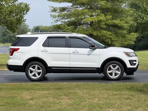 Used 2016 Ford Explorer XLT AWD/4WD image 4