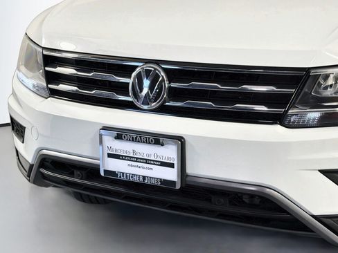 Used 2020 Volkswagen Tiguan SEL FWD image 14