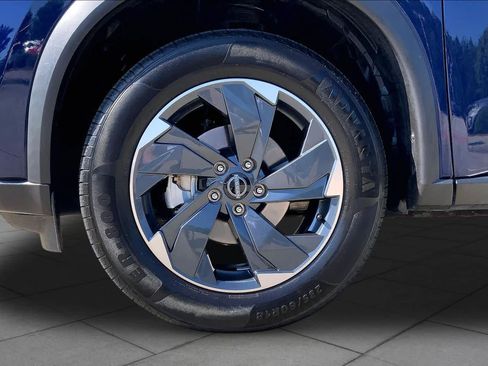 Used 2024 Nissan Rogue SV AWD/4WD image 11