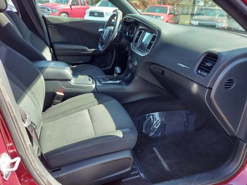 Used 2017 Dodge Charger SXT w/ Navigation & Travel Group image 13